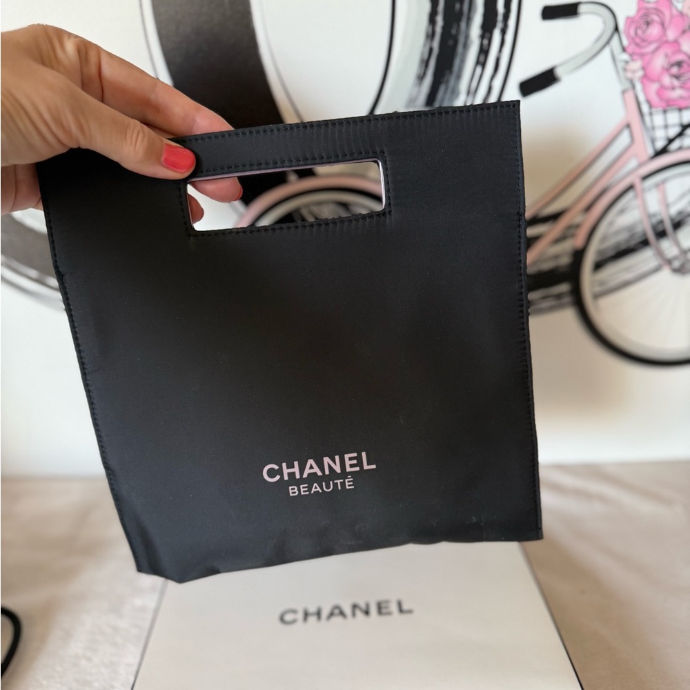 CHANEL Beauty Cosmetic Black Mini Tote Bag - Picture 3 of 9